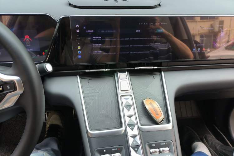 Used Haval Fierce Dragon Max 2023 1.5L Hi4 105 Four-Wheel Drive Navigation Edition Audio And AC Panel