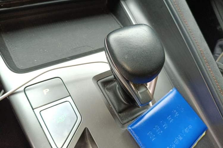 Used Roewe D5X DMH 2024 135 Tech Edition Gear Lever