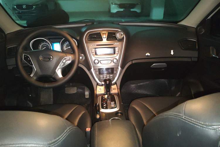 Used GAC Trumpchi GS5 2013 1.8T Automatic Two-Wheel Drive Luxury Edition Center Console