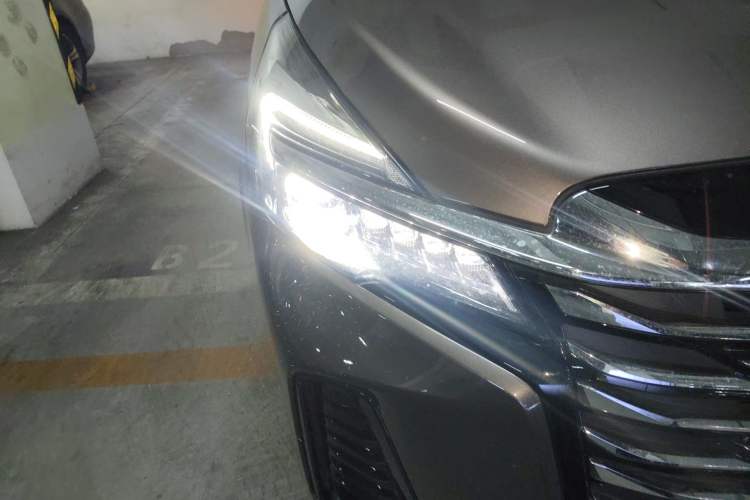 Used Buick GL8 2023 Land Executive Class Deluxe Model