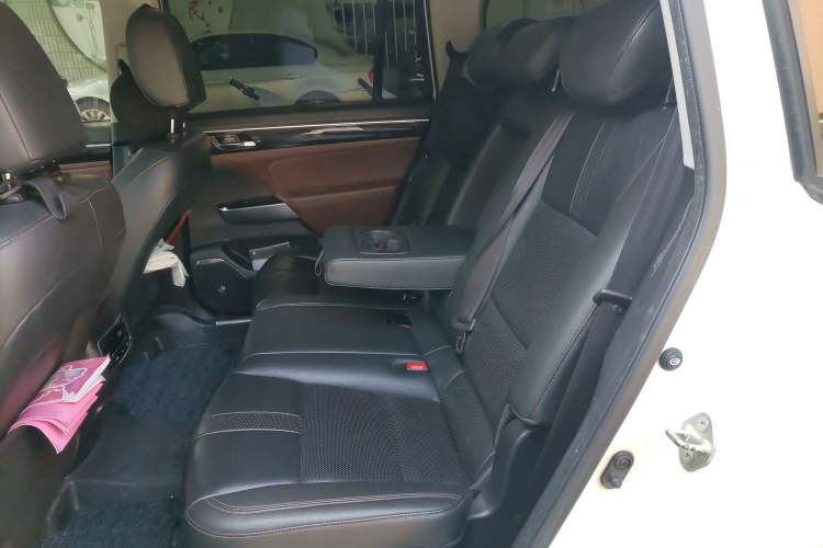 Used GAC Trumpchi GS8 2017 320T Two-Wheel Drive Luxury Smart Connectivity Version (7 Seats)
