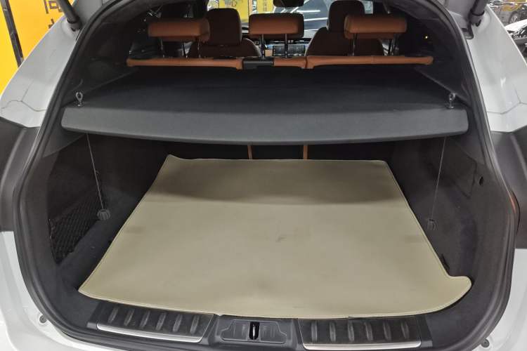 Used Jaguar F-PACE 2024 P250 R-Dynamic HSE Trunk