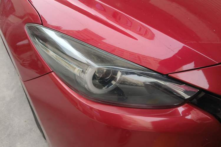 Used Mazda 3 Axela 2017 Sedan 1.5L Automatic Luxury Model Emission Standard China V Right Front Headlight