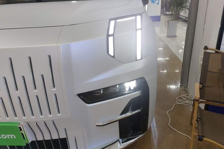 Used Zeekr 009 2024 Six-Seat Executive Version 4WD 108 kWh
