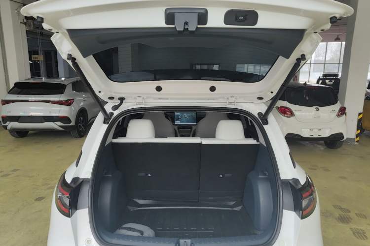 Used Geely Galaxy Geome 2025 UP 410km Exploration Edition Trunk