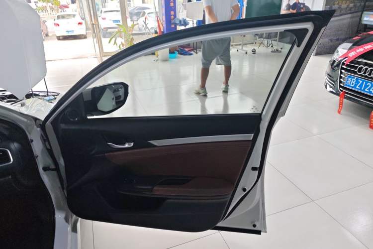 Used Honda Civic 2016 220TURBO CVT Prestige Edition
