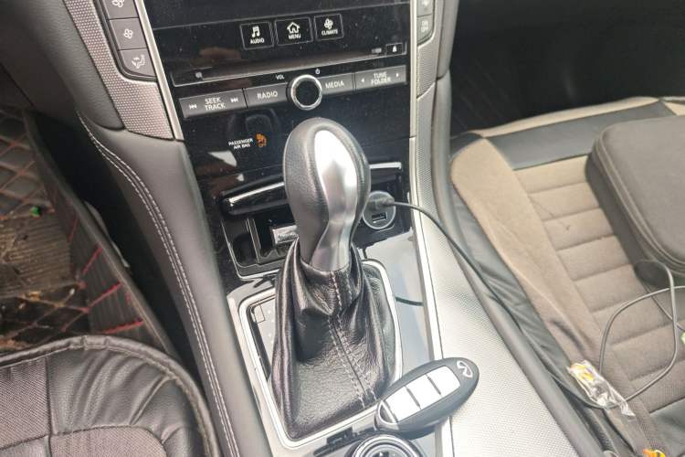 Used Infiniti Q50L 2016 2.0T Enjoyment Edition Gear Lever