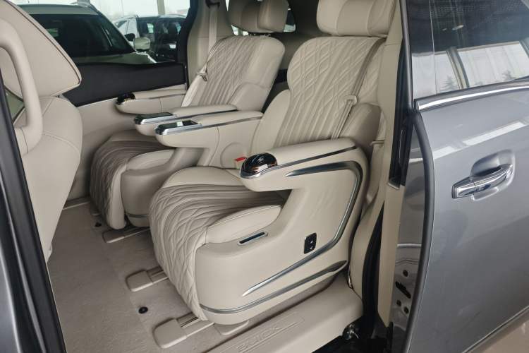 Used Buick GL8 2021 Land Cruiser Executive Class 652T Luxury Model
