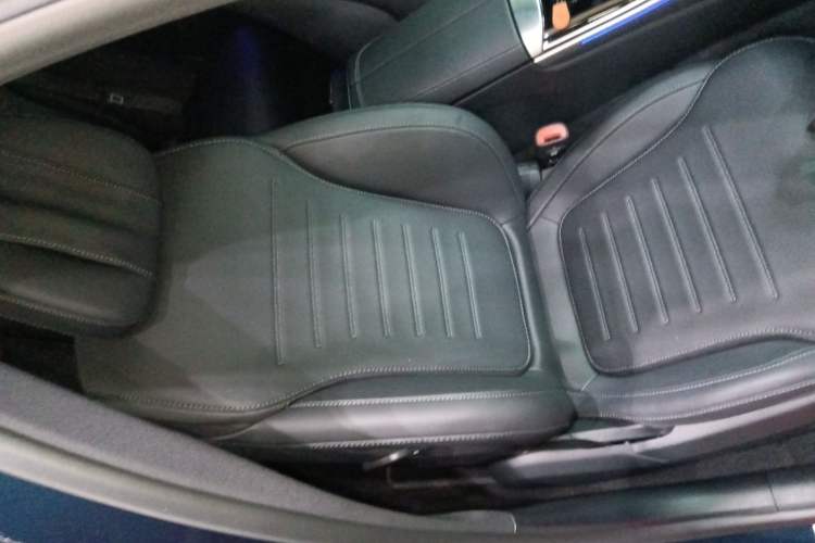 Used Mercedes-Benz C-Class 2025 Refresh C 260 L Night Edition Sports Version Right Front Seat