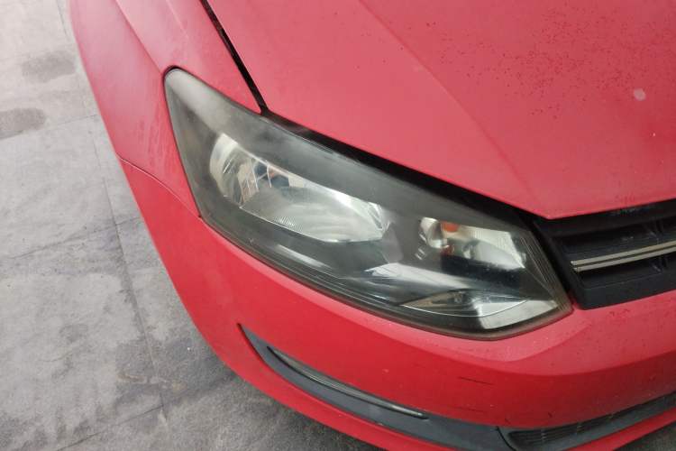 Used Volkswagen Polo 2011 1.6L Automatic ZhiShang Version Right Front Headlight