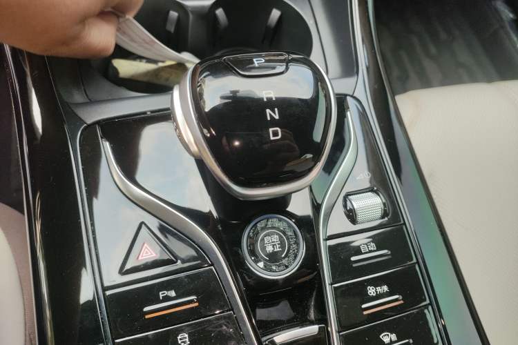 Used BYD Qin PLUS 2024 HONOR Edition DM-i 55KM Leading Model Gear Lever