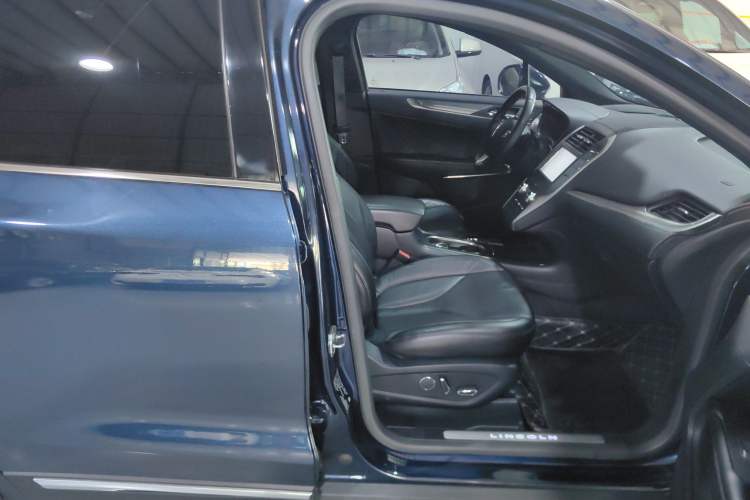 Used Lincoln MKC 2017 2.0T Two-Wheel Drive Deluxe Edition