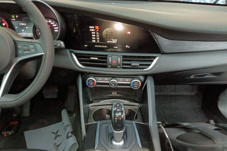 Used Alfa Romeo Giulia 2017 2.0T 200HP Luxury Edition