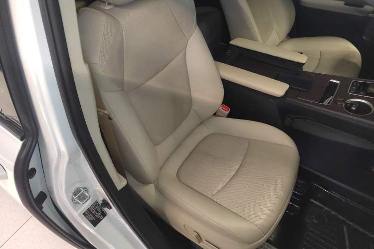 Used Toyota Granvia 2023 2.5L Hybrid Prestige PLUS Edition