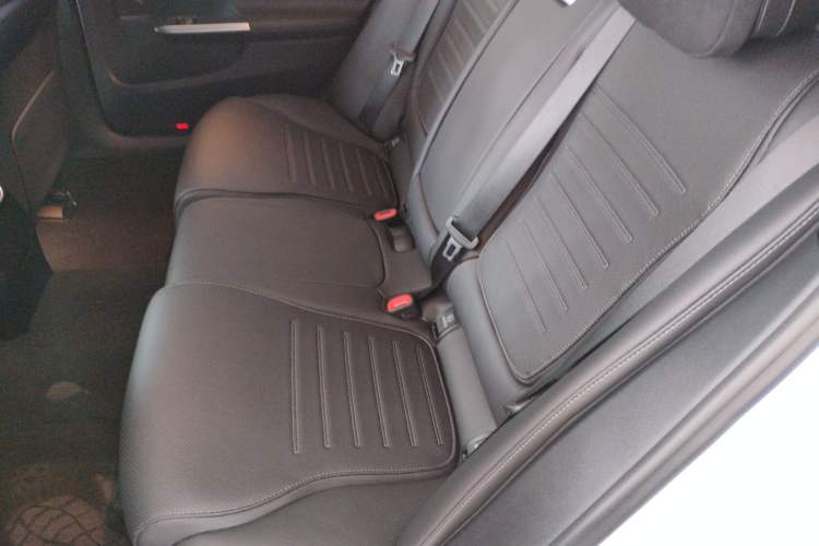 Used Mercedes-Benz C-Class New Energy 2023 C 350 eL Left Rear Seat