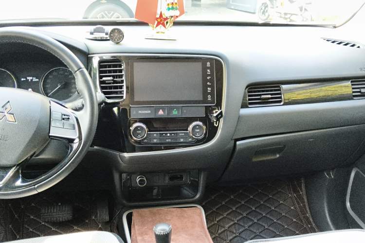 Used Mitsubishi Outlander 2019 2.0L Two-Wheel Drive Comfort Edition 5 Seats China V Standard