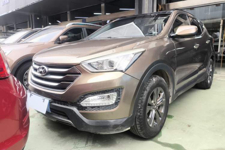 Used Hyundai Santa Fe 2013 2.4L Automatic Two-Wheel Drive Smart Version
