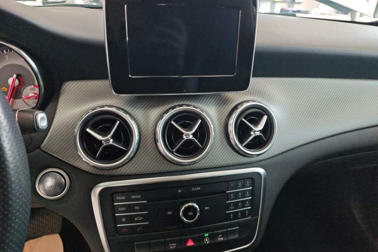 Used Mercedes-Benz GLA 2016 GLA 200 Sport Edition Audio And AC Panel