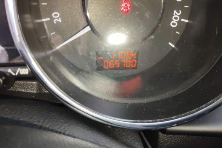 Used Peugeot 3008 2013 2.0L Automatic Trend Edition Odometer Close Up