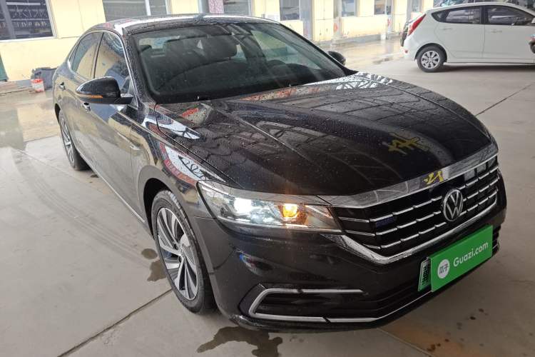 Used Volkswagen Passat New Energy 2019 430 PHEV Hybrid Elite Edition Front Right 45 Deg