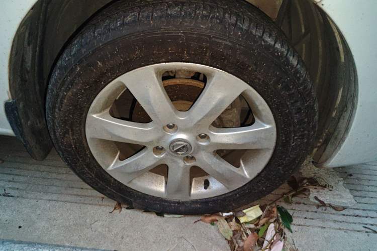 Used Nissan NV200 2011 1.6L 232 Seats Zunya Trim Right Front Wheel Hub