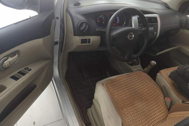 Used Nissan Livina 2015 1.6XE Manual Comfort Edition Driver Seat
