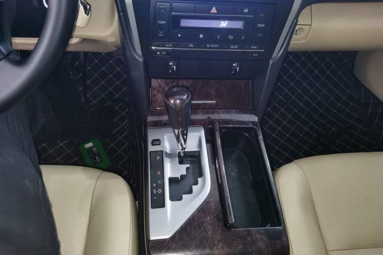 Used Toyota Camry 2015 2.0G Premier Edition
