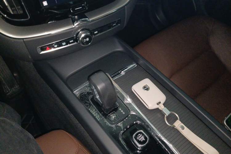 Used Volvo XC60 2024 B5 4x4 Smart Luxury Edition