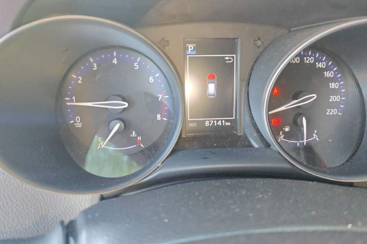 Used Toyota C-HR 2018 2.0L Leading with Sunroof China VI Standard Odometer Close Up