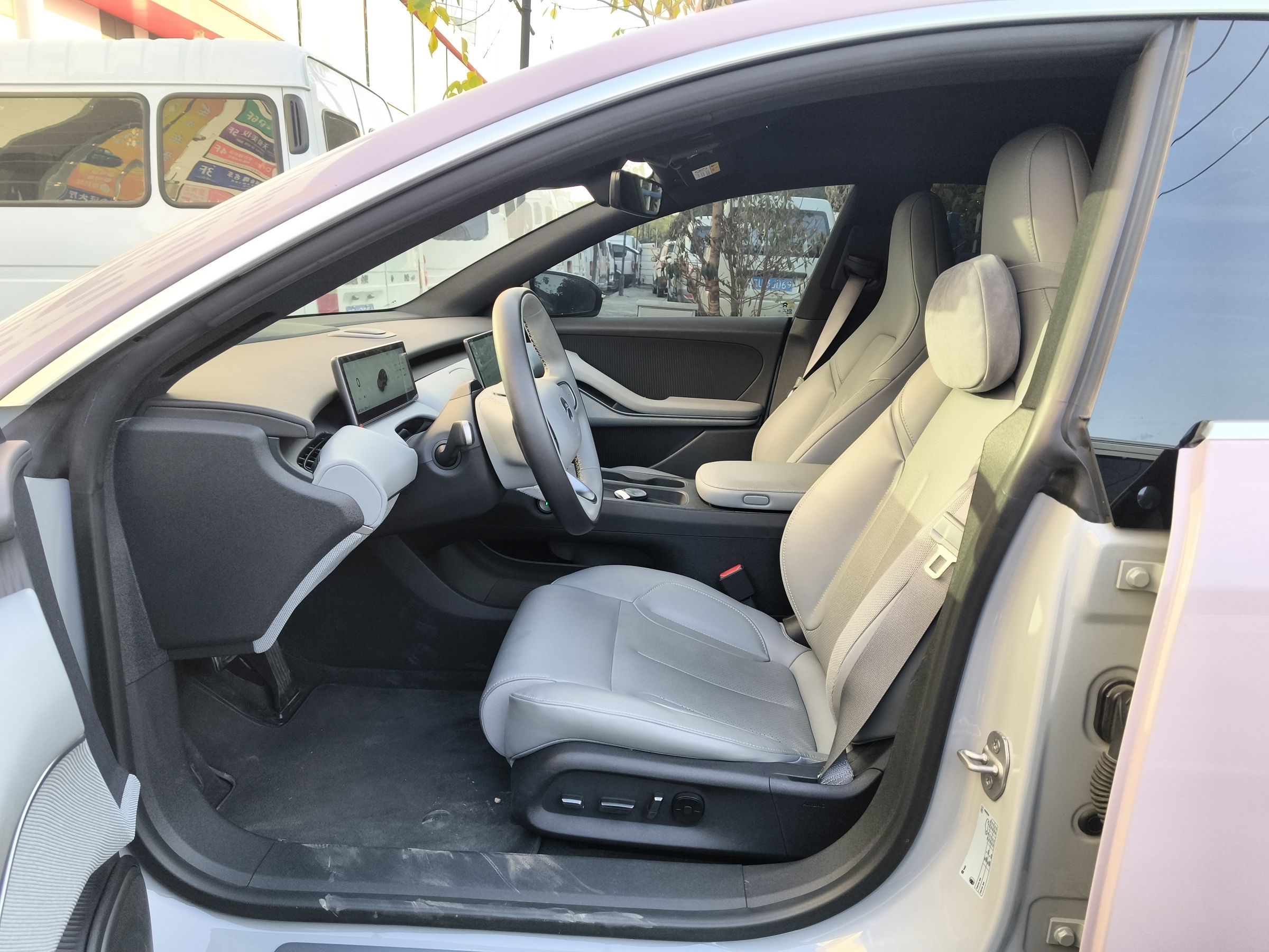 Переднее сиденье в автомобиле