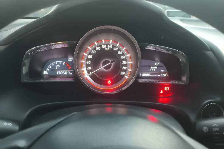 Used Mazda 3 Axela 2016 Sedan 1.5L Automatic Luxury Model