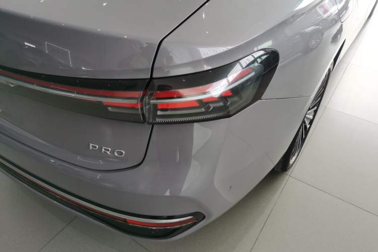 Used Volkswagen Passat 2025 Pro 380TSI Dragon Supreme Edition Exterior 3