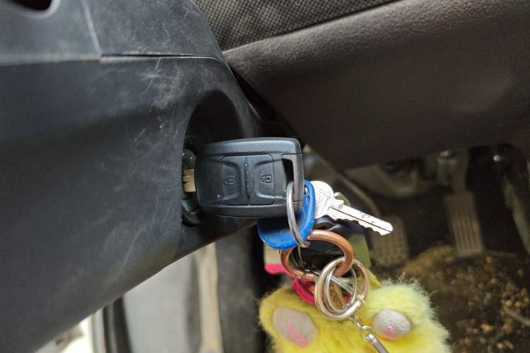 Used Wuling Rongguang 2021 1.5L Extended Standard Version with Air Conditioning – L3C Vehicle Key