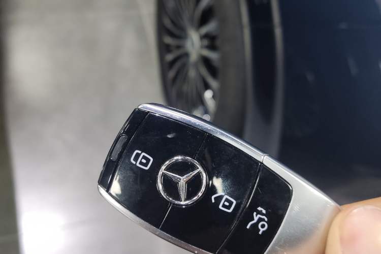 Used Mercedes-Benz E-Class 2022 Second Facelift E 300 L Luxury Edition
