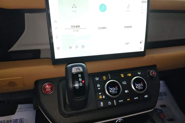 Used Land Rover Defender 2023 Facelift 110 3.0T P400 X-DYNAMIC HSE Audio And AC Panel