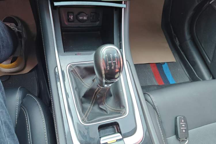 Used Changan Eado 2019 High-Energy Edition 1.6L GDI Manual Pioneer Model China VI Standard
