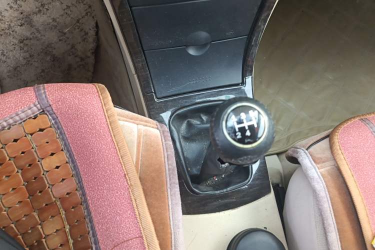 Used Haima Fumei 2012 Sedan 1.6L Manual Flagship Edition Gear Lever