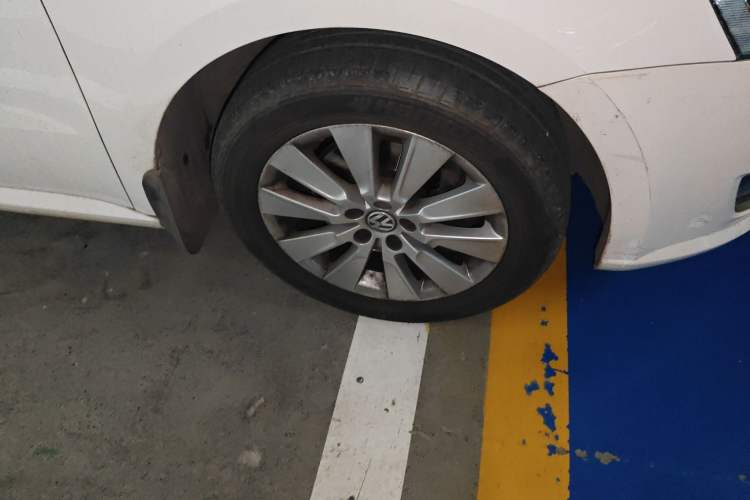 Used Volkswagen Lavida 2013 Revised Version 1.4 TSI DSG Comfort Edition Right Front Wheel Hub