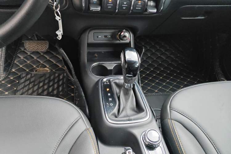 Used Dongfeng Aeolus AX4 2017 1.6L DCT Trendy Style