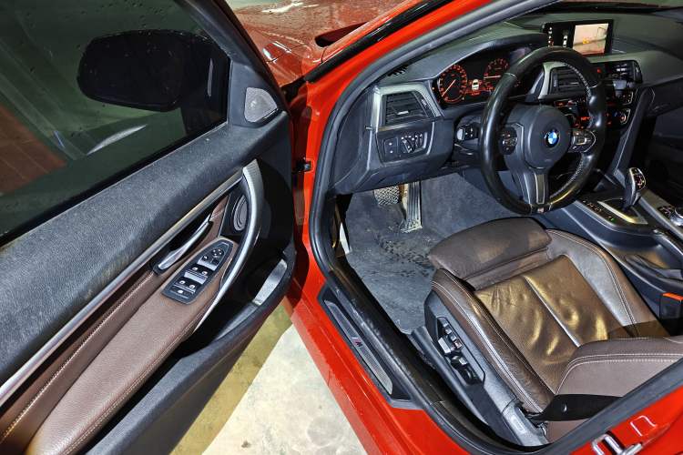 Used BMW 3 Series 2019 320i M Sport Night Edition Driver Seat