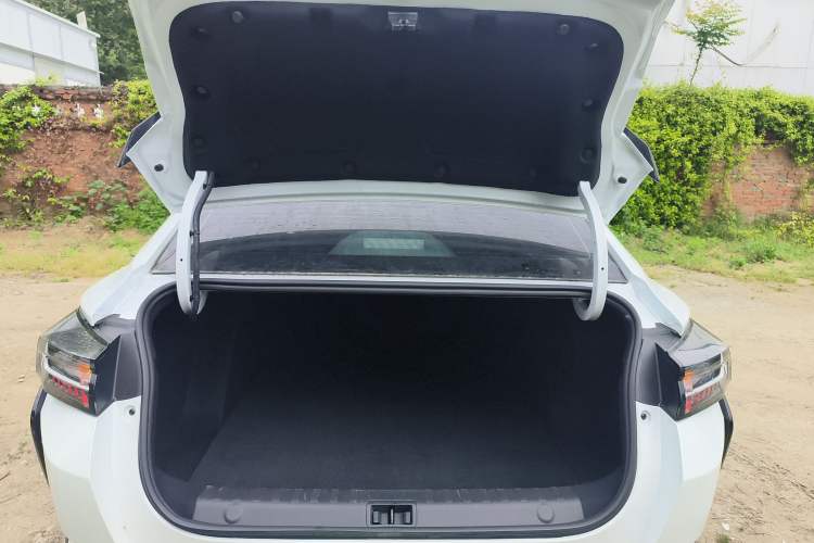 Used Dongfeng Aeolus Yixuan 2024 1.5L Automatic JingSu Edition Trunk