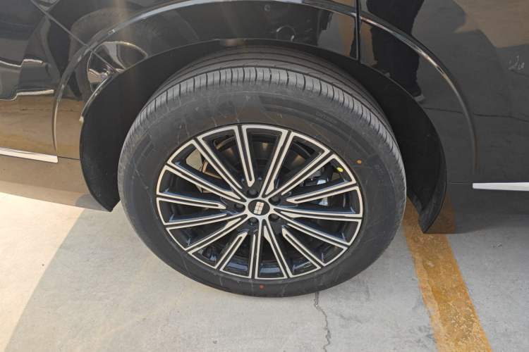 Used Geely Galaxy M9 2025 Model 230km Two-Wheel-Drive Smart Navigation Edition Exterior 8