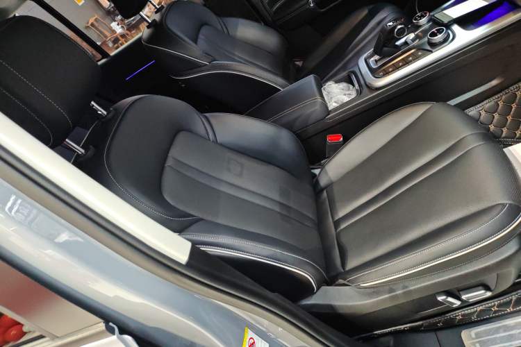 Used Tank 300 2021 City Edition 2.0T—Truly Stylish Right Front Seat