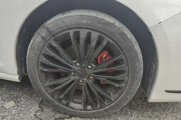 Used Dongfeng Aeolus Yixuan MAX 2021 1.5T Super Cool Trendy Dad Edition Right Front Wheel Hub