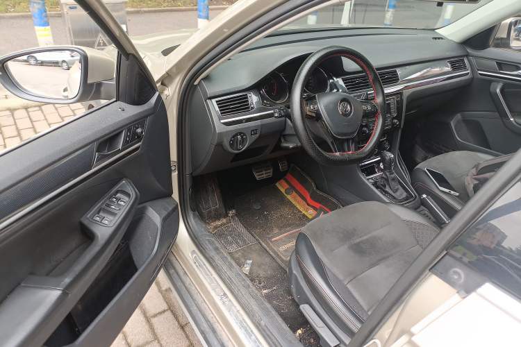 Used Volkswagen C-TREK 2017 230TSI DSG Luxury Model
