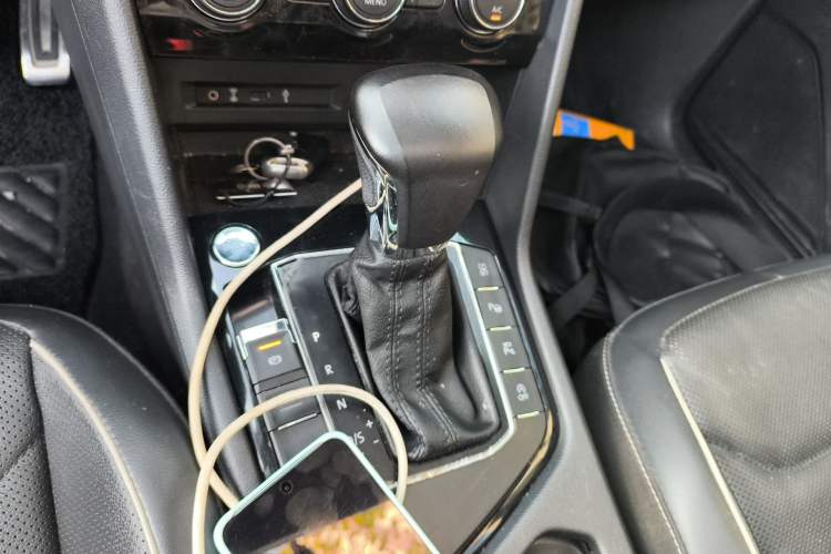 Used Volkswagen Tiguan L 2020 330TSI Automatic Two-Wheel Drive R-Line Flagship Version China VI Standard Gear Lever