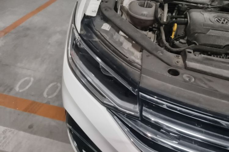 Used Volkswagen Tiguan L 2023 380TSI Automatic All-Wheel Drive R-Line Enhanced 7-Seater Right Front Headlight