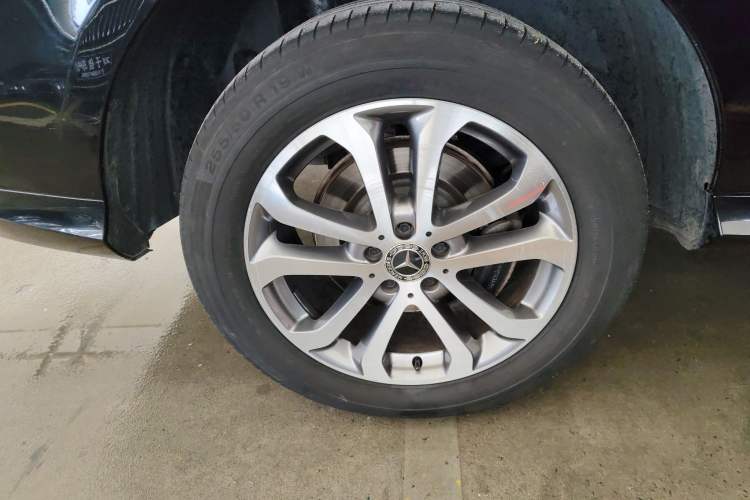 Used Mercedes-Benz GLE 2017 GLE 320 4MATIC Dynamic Model Right Rear Wheel Hub