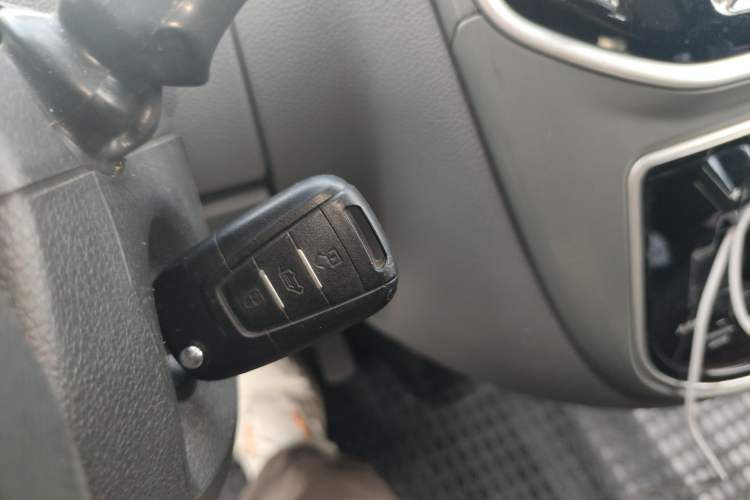 Used SAIC MAXUS Xintu V80  Vehicle Key