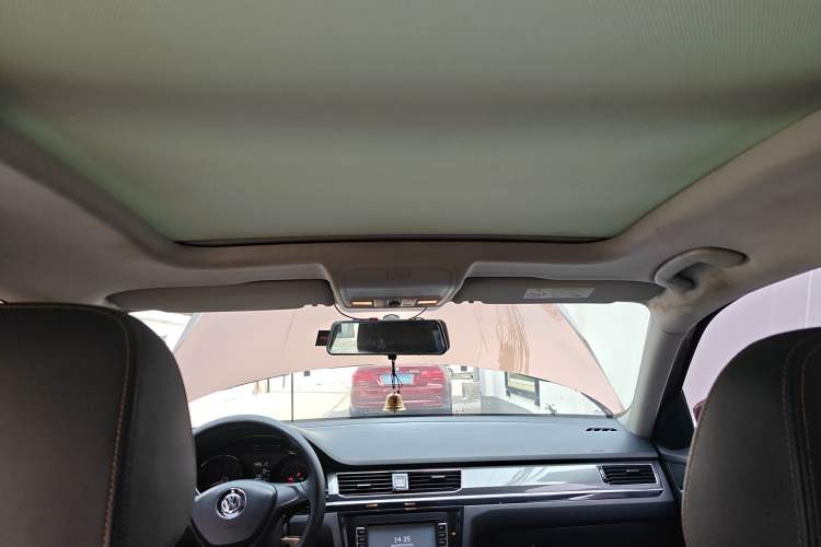 Used Volkswagen C-TREK 2017 1.6L Automatic Comfort Model Headliner